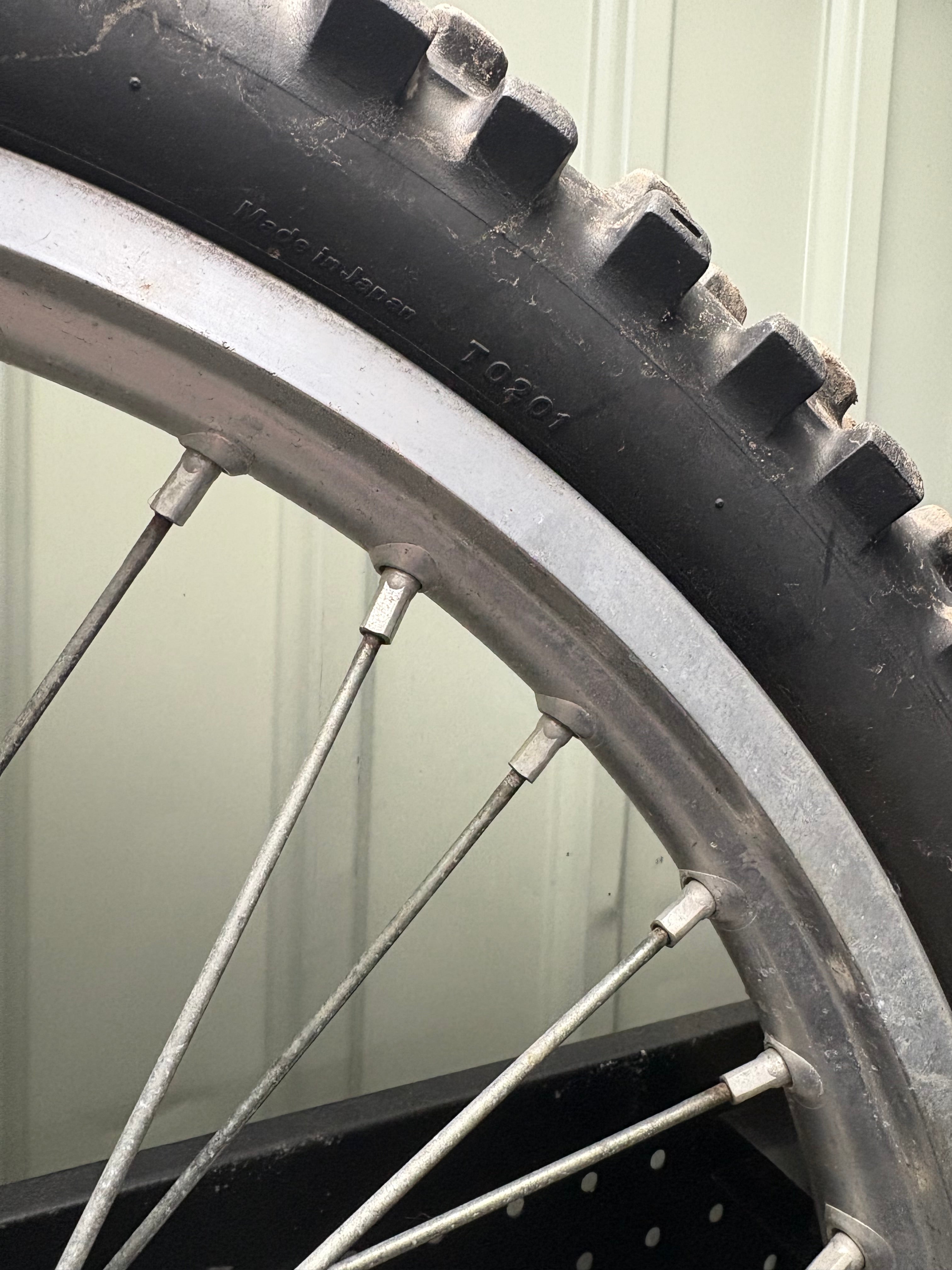 Kawasaki KX250F(04-05) KX125 (03-05) KX250 (03-05) OEM 80-100-21 Inch Front Wheel