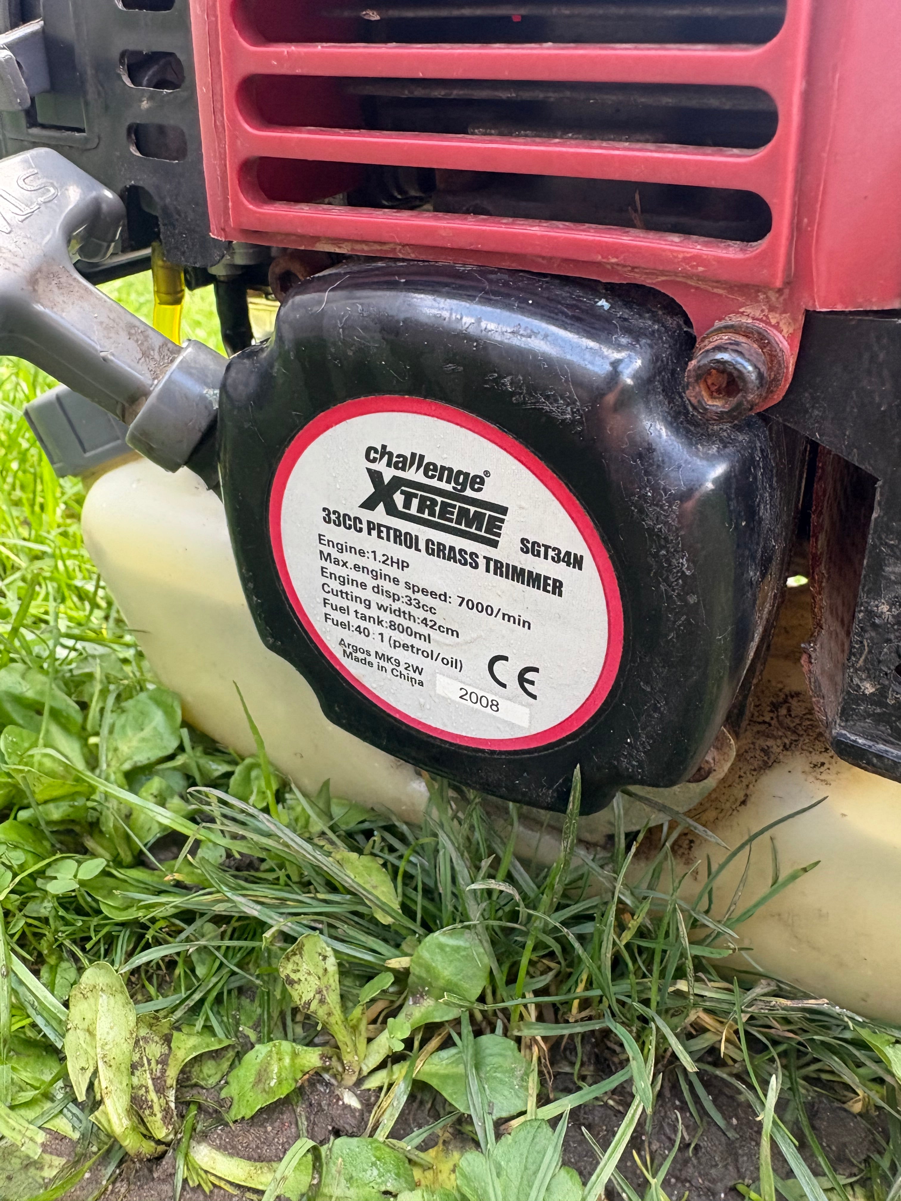 Challenge Extreme SGT34N 33cc 2 Stroke Petrol Strimmer - Runs And Works Well