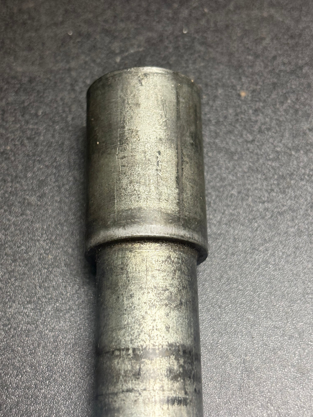 Kawasaki KX250F & Suzuki RMZ250 Front Wheel Axle & Nut 2004-2005