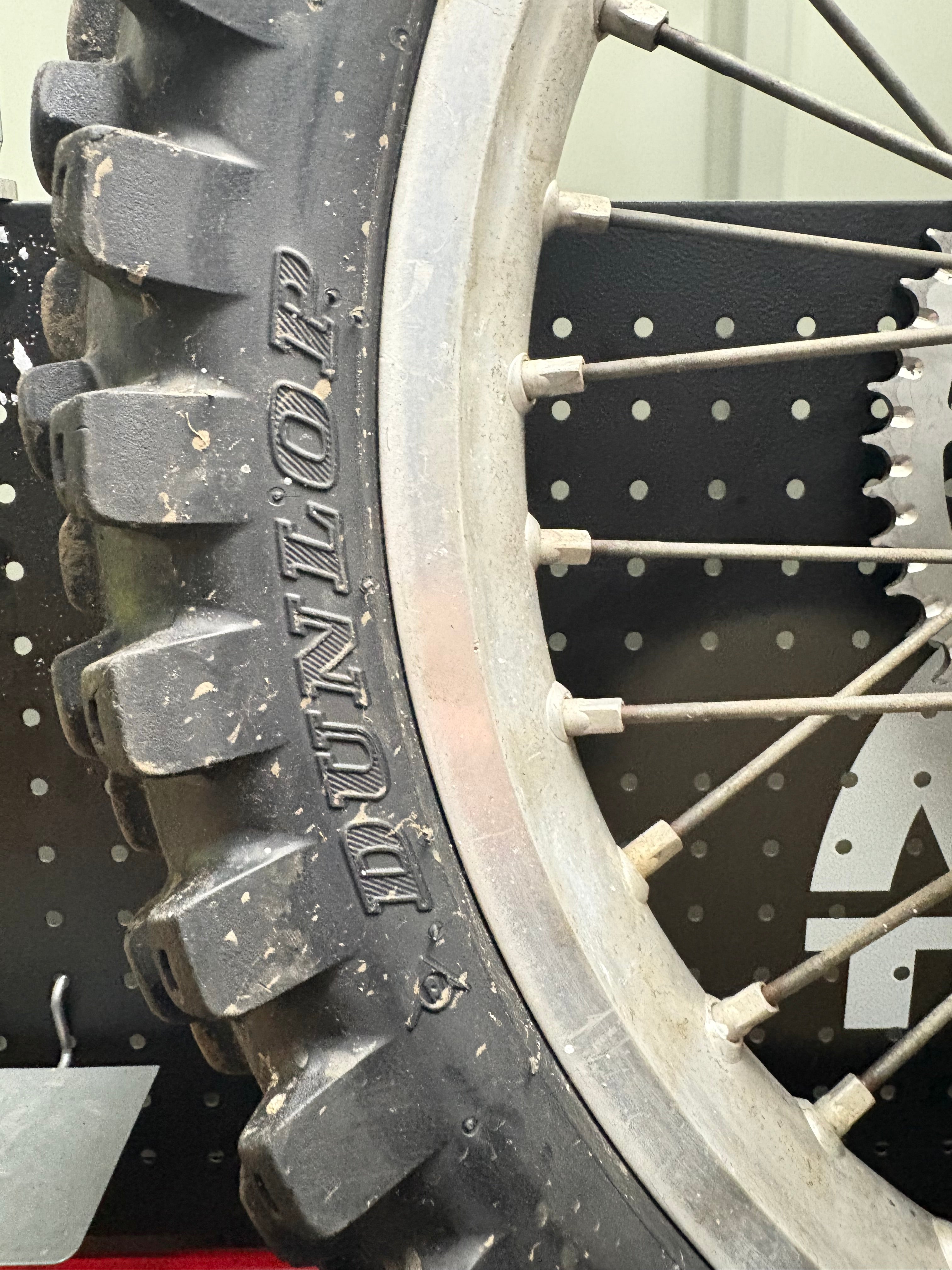 Kawasaki KX250F 04-05 KX125 03-05 KX250 03-05 OEM 110-90-19 Inch Rear Wheel