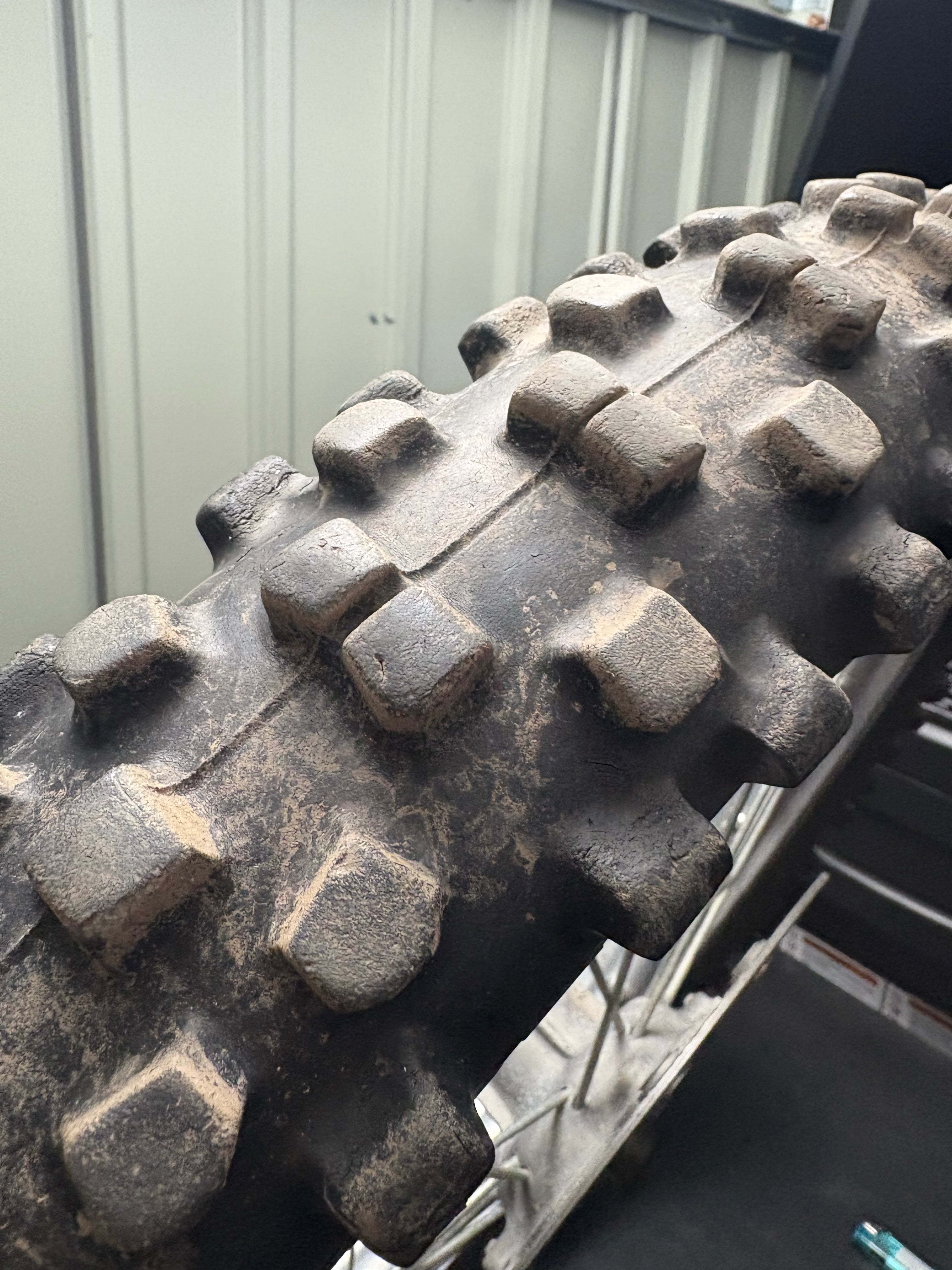 Kawasaki KX250F(04-05) KX125 (03-05) KX250 (03-05) OEM 80-100-21 Inch Front Wheel