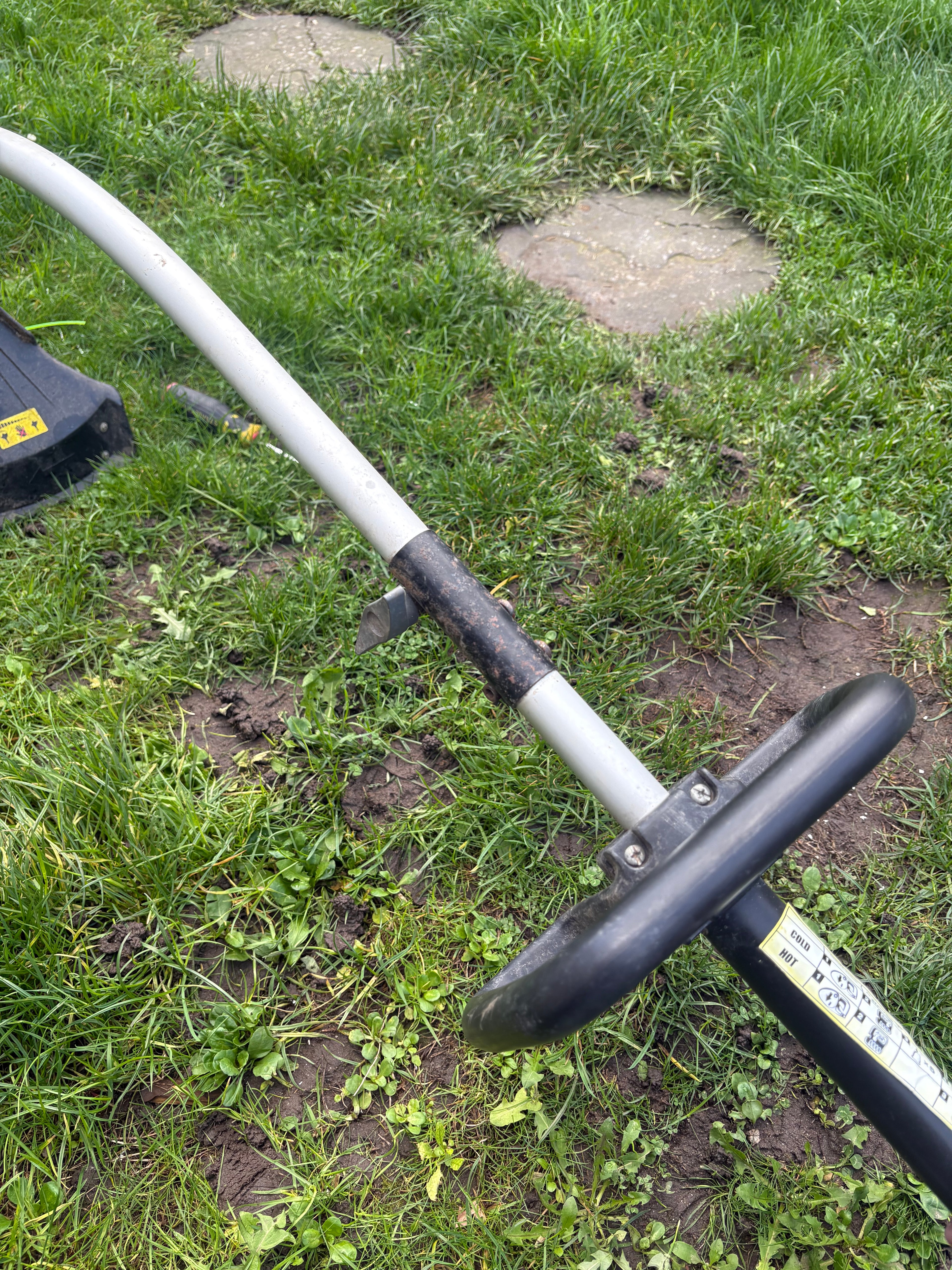 Challenge Extreme SGT34N 33cc 2 Stroke Petrol Strimmer - Runs And Works Well