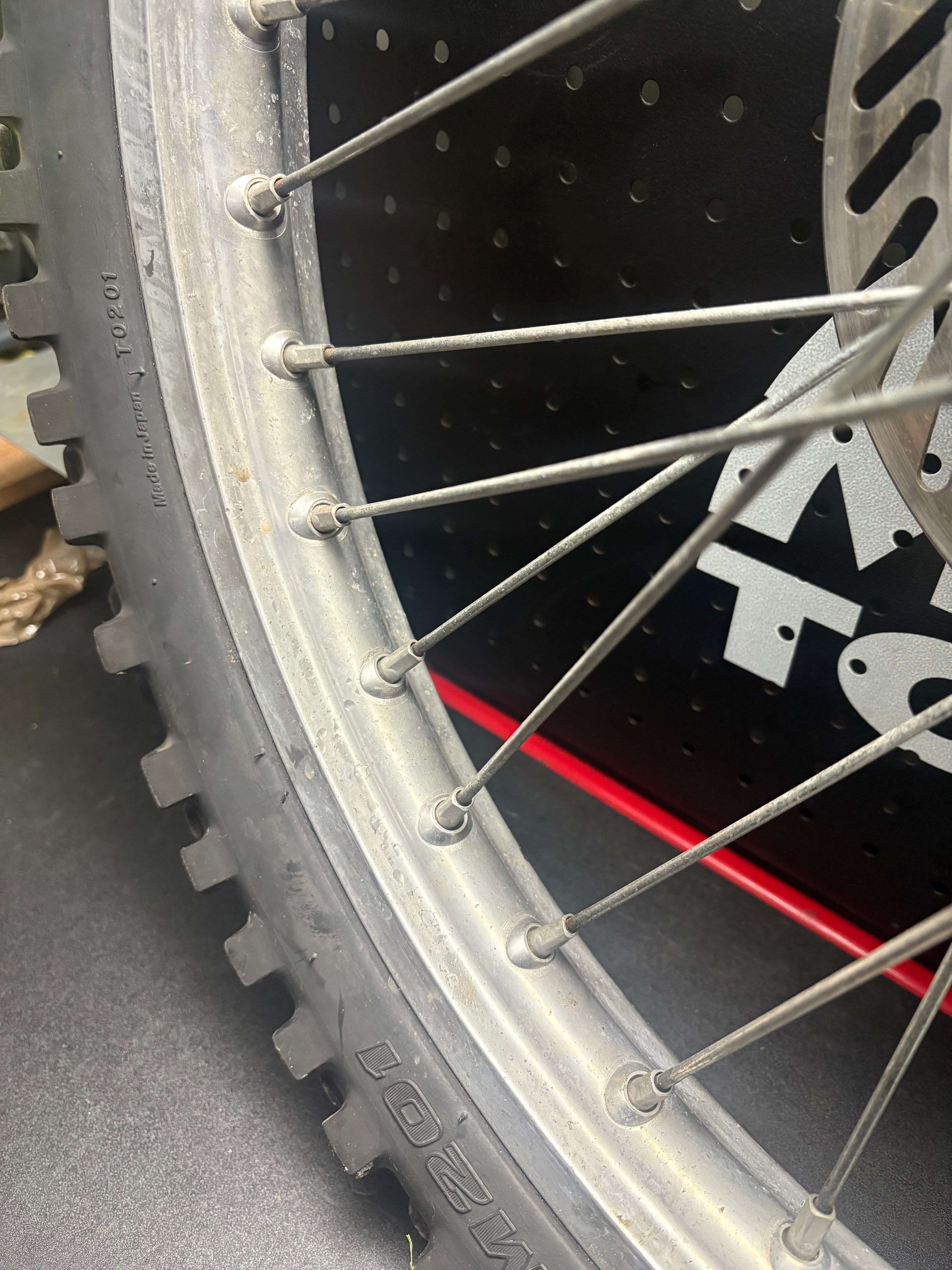 Kawasaki KX250F(04-05) KX125 (03-05) KX250 (03-05) OEM 80-100-21 Inch Front Wheel